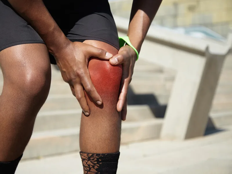 Wellness Revolution treating knee pain in Evanston