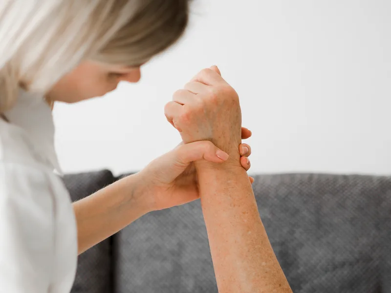 Chiropractic care for neuropathy at Wellness Revolution in Evanston