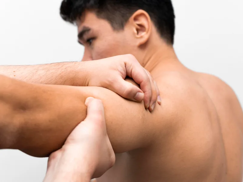 Wellness Revolution treating shoulder pain in Evanston